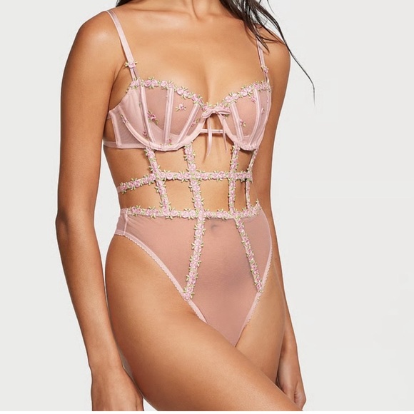 Victoria’s secret Wicked Unlined Lace Teddy very sexy NWOT - Picture 3 of 8